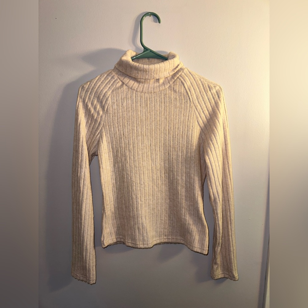 Women’s Medium Shien Apricot Turtleneck Sleeve